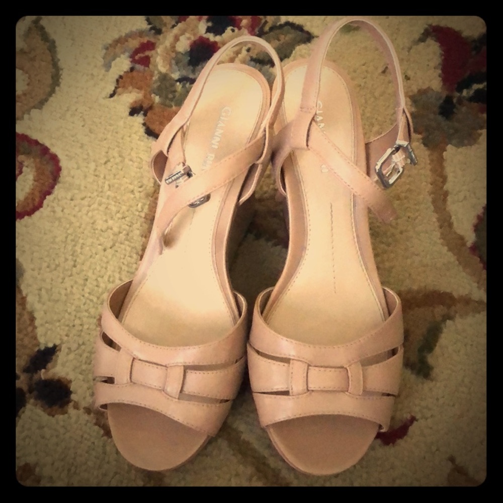 Brand new ! Only worn once Gianni bindi wedges